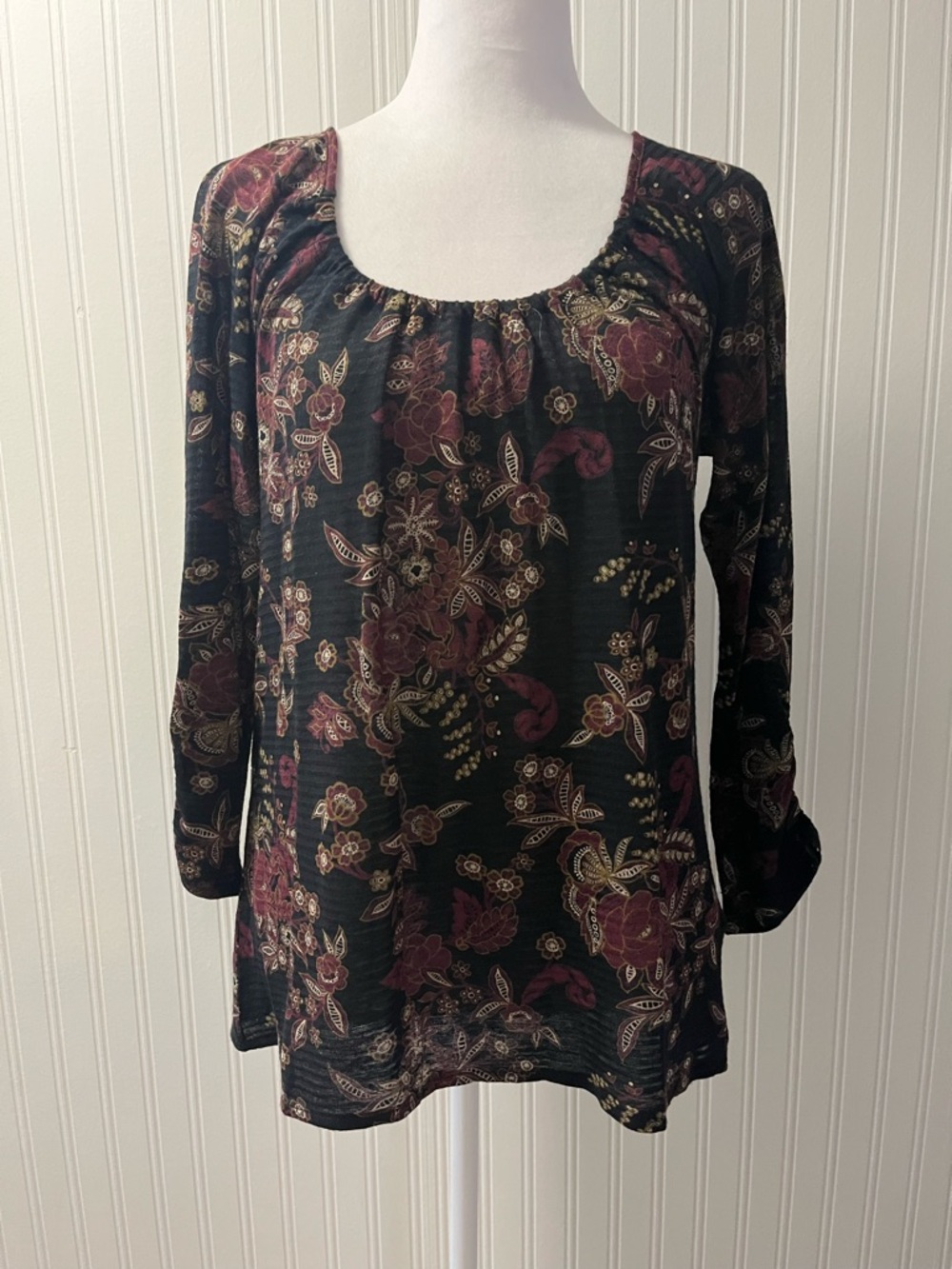 Women's Black Floral Scoop Neck Long-Sleeve Blouse